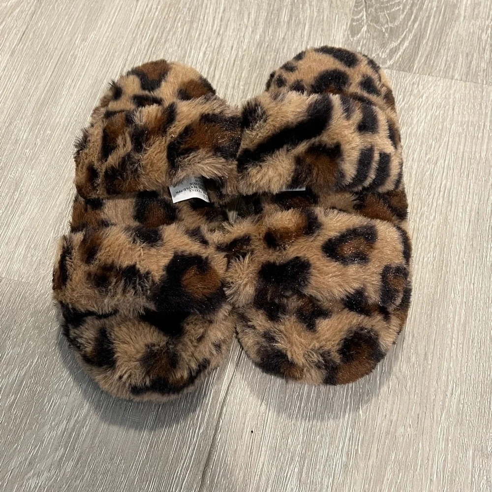 Girls Olivia Miller leopard slippers.